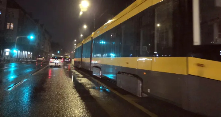 Tramvaji opet ne voze, tramvaji stoje, tramvajski saobraćaj ne radi/Lejla Sofradžija