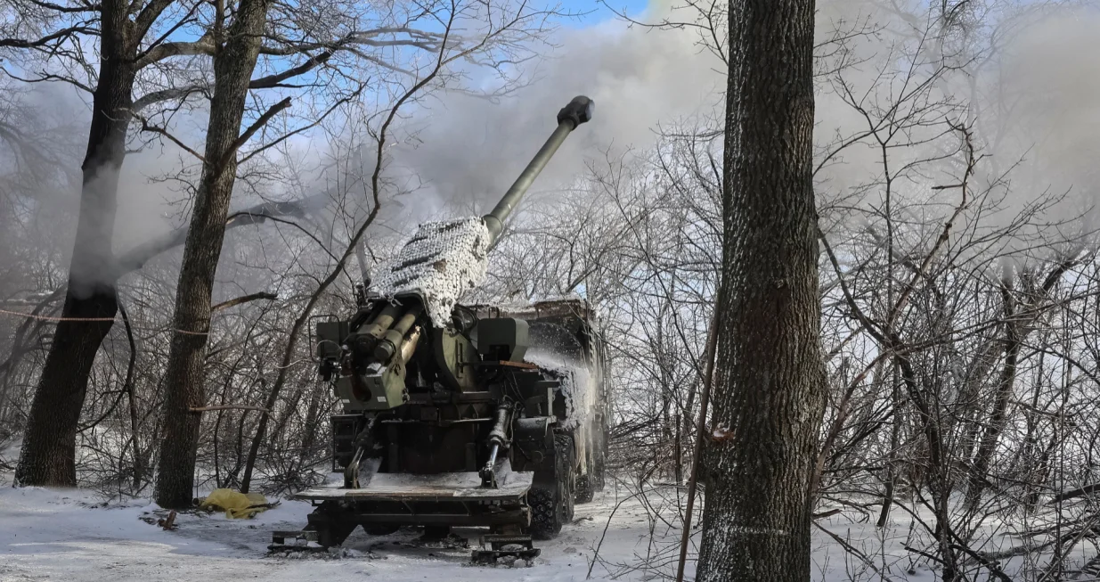 Service members of the 48th Separate Artillery Brigade of the Ukrainian Armed Forces fire a 2S22 Bohdana self-propelled howitzer towards Russian troops near a front line, amid Russia's attack on Ukraine, in Kharkiv region, Ukraine February 9, 2026. REUTERS/Vyacheslav Madiyevskyy/Vyacheslav Madiyevskyy