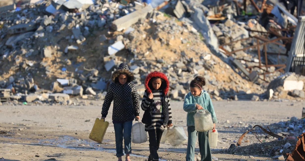 FILE PHOTO: Palestinian girls walk past the rubble of residential buildings destroyed during the war, in Gaza City, January 16, 2026. REUTERS/Dawoud Abu Alkas/File Photo/Dawoud Abu Alkas