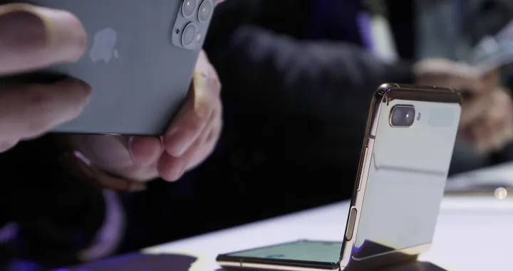 epaselect epa08212024 A media member photographs the new Galaxy Z Flip smartphone with his Apple iPhone 11 Pro during the Galaxy Unpacked 2020 event at the Palace of Fine Arts in San Francisco, California, USA, 11 February 2020. EPA/JOHN G. MABANGLO/John G. Mabanglo