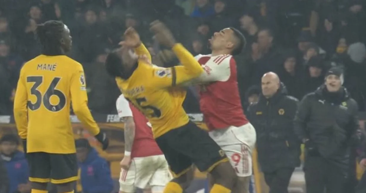 Jesus odgurnuo Mosqueru i sru&scaron;io ga na pod (FOTO: Screenshot/X)/Foto: 