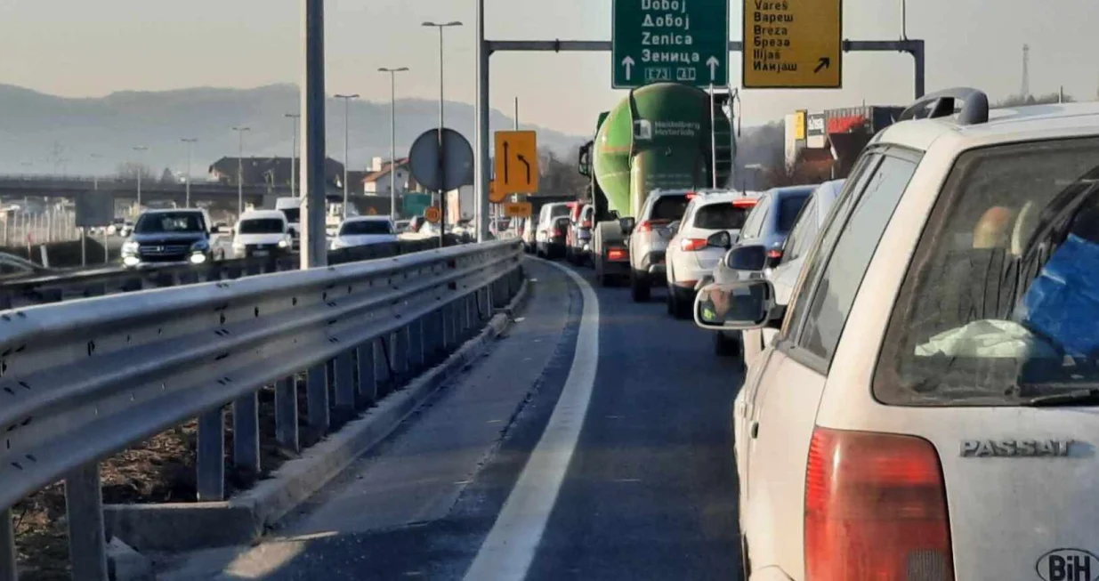 nesreća, a1, autoput, sarajevo, visoko, saobraćaj, sudar/Namik &Scaron;ahinpa&scaron;ić