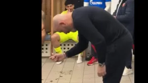 Dejan Stanković ušao u svlčaionicu/Foto: 