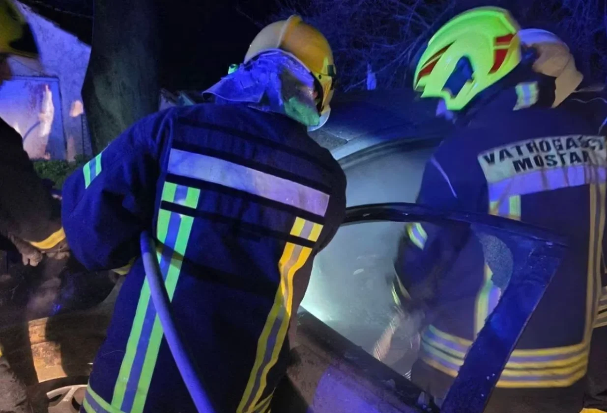 PVJ Mostar, požar, automobil, mjesto Li&scaron;ani, vatrogasci/Pvj Mostar