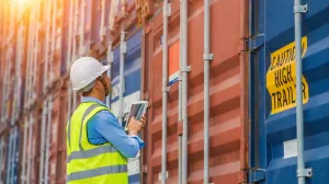 Pregled spremnika u skladištu/Ilustracija