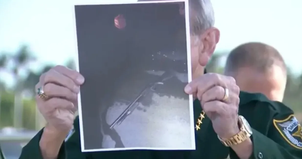 Sačmarica koju je nosio mu&scaron;karac koji je upao na Trumpovo imanje Mal-Mar-a-Lago u Palm Beachu na Floridi//