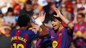 Soccer Football - LaLiga - FC Barcelona v Levante - Spotify Camp Nou, Barcelona, Spain - February 22, 2026 FC Barcelona's Marc Bernal celebrates scoring their first goal with Lamine Yamal REUTERS/Albert Gea  TPX IMAGES OF THE DAY/Foto: Albert Gea