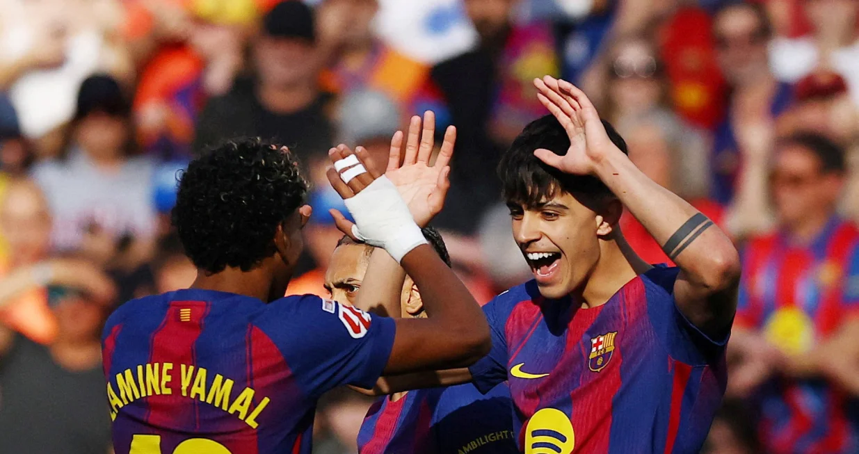 Soccer Football - LaLiga - FC Barcelona v Levante - Spotify Camp Nou, Barcelona, Spain - February 22, 2026 FC Barcelona's Marc Bernal celebrates scoring their first goal with Lamine Yamal REUTERS/Albert Gea  TPX IMAGES OF THE DAY/Foto: Albert Gea
