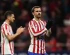 Soccer Football - LaLiga - Atletico Madrid v Real Betis - Riyadh Air Metropolitano, Madrid, Spain - February 8, 2026 Atletico Madrid's Antoine Griezmann applauds fans after the match REUTERS/Violeta Santos Moura/Foto: Violeta Santos Moura