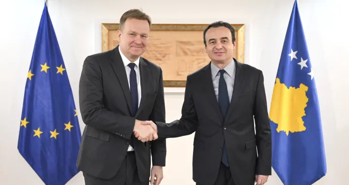 PRIЕ&nbsp;TINA (AA) - Premijer Kosova Albin Kurti izjavio je da ostaju posveД&Dagger;eni potpunoj normalizaciji odnosa sa Srbijom kroz meД'usobno priznavanje.Kurti se u PriЕЎtini sastao sa specijalnim predstavnikom Evropske unije (EU) za dijalog izmeД'u Kosova i Srbije Peterom Sorensenom. (Albin Kurti/X - Anadolu Agency)/