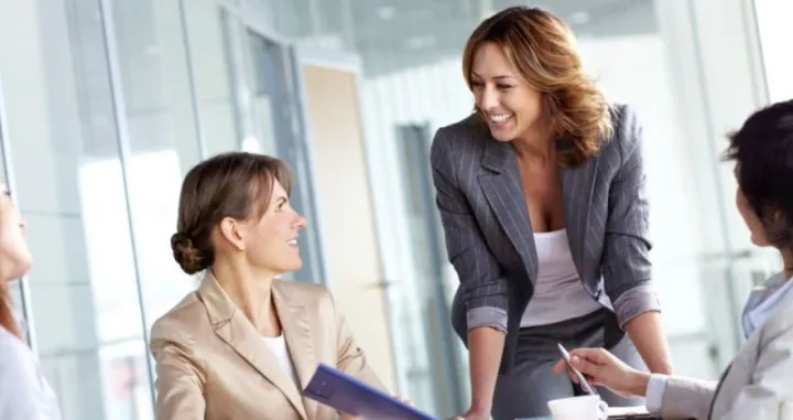 Poslovna žena, kancelarija, žene, rad, uspjeh, predanost/Dru&scaron;tvene Mreže