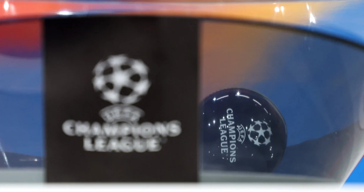 Soccer Football - UEFA Champions League - Draw for Round of 16, Quarter Finals, Semi Finals & Final - UEFA Headquarters, Nyon, Switzerland - February 27, 2026 General view of a ball before the draw REUTERS/Pierre Albouy/Foto: Pierre Albouy