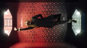 Muzej iluzija i neki od izlozenih eksponata.Na fotografiji: Klara Carevski./Darko Tomas