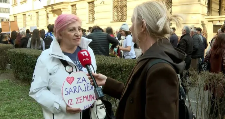 Baka iz Zemuna na protestima u Sarajevu/Tvsa