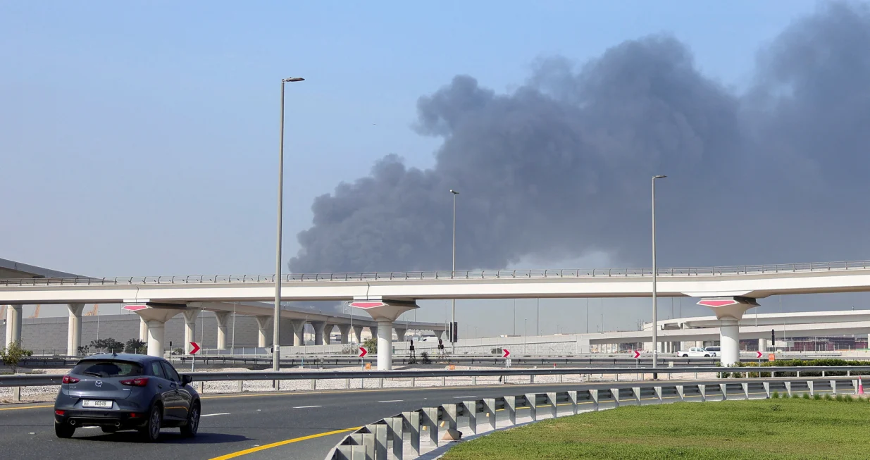 Smoke billows from Jebel Ali port after an Iranian attack, following United States and Israel strikes on Iran, in Dubai, United Arab Emirates, March 1, 2026. REUTERS/Raghed Waked  TPX IMAGES OF THE DAY/Raghed Waked