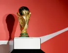 The FIFA World Cup 2026 trophy is displayed during a ceremony marking the trophy's world tour at the Corferias convention center, in Bogota, Colombia February 15, 2026. REUTERS/Luisa Gonzalez/Foto: Luisa Gonzalez