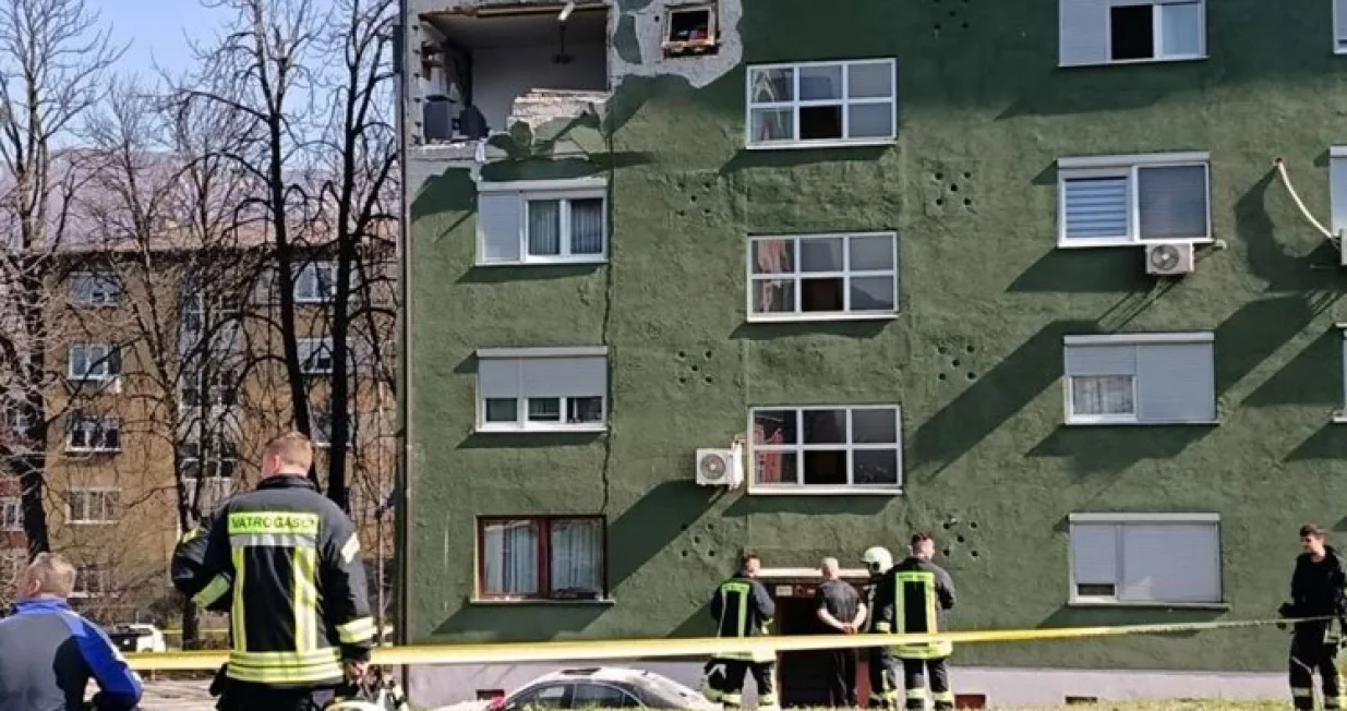 Policija i vatrogasci na mjestu događaja/Fena//