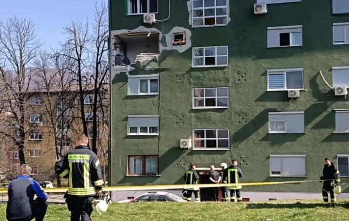 Policija i vatrogasci na mjestu događaja/Fena//