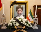 BEOGRAD,SRBIJA - 5. mart 2026:Ambasada Islamske Republike Iran u Beogradu otvorila je u ДЌetvrtak knjigu Еѕalosti povodom smrti vrhovnog voД'e te zemlje ajatolaha Alija Khameneija. Osim diplomatskih predstavnika, ispred zgrade iranske ambasade okupljaju se i brojni graД'ani koji odaju poДЌast Еѕrtvama sukoba ostavljajuД&Dagger;i cvijeД&Dagger;e i igraДЌke ispred postavljenog panoa. Na panou su izloЕѕene fotografije djevojДЌica nastradalih u nedavnom bombardovanju ЕЎkole na jugu Irana, kao i prizori razaranja civilnih objekata ЕЎirom zemlje. (Filip Stevanovic - Anadolu Agency)/
