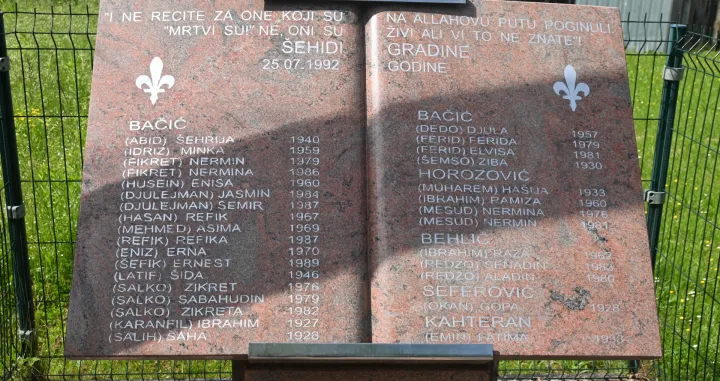 Spomenik u Zecovima/