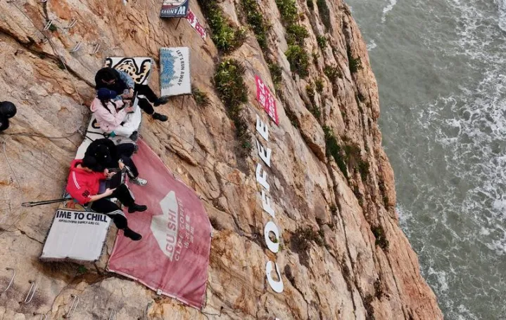 Sam pogleda na ovaj "kafić" izaziva strah/X