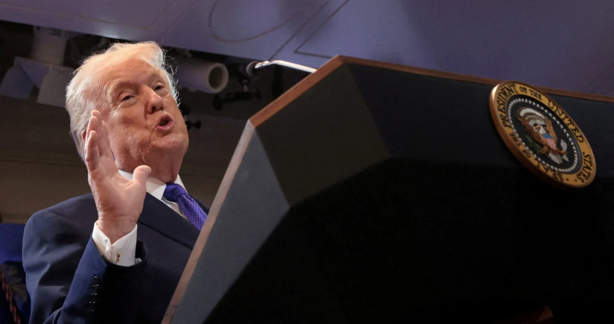 FILE PHOTO: U.S. President Donald Trump speaks at a press briefing at the White House, following the Supreme Court's ruling that he had exceeded his authority when he imposed tariffs, in Washington, D.C., U.S., February 20, 2026. REUTERS/Jonathan Ernst REFILE - CORRECTING MONTH/File Photo/Jonathan Ernst