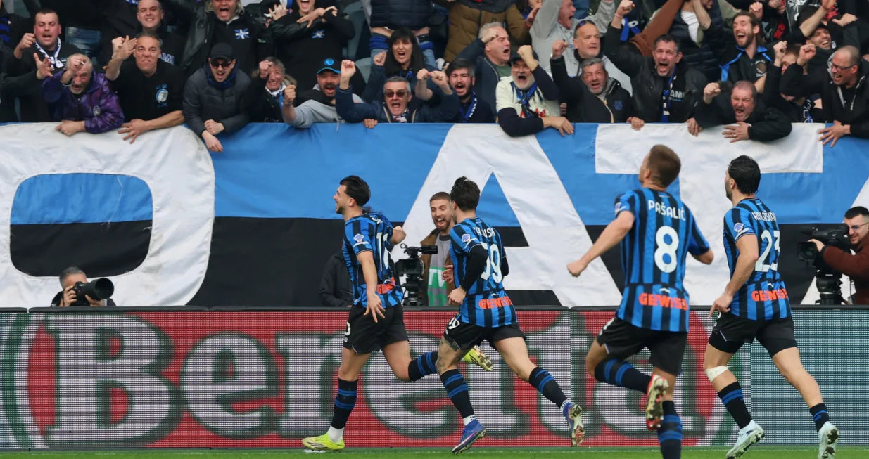 Soccer Football - Serie A - Atalanta v Napoli - New Balance Arena, Bergamo, Italy - February 22, 2026 Atalanta's Lazar Samardzic celebrates scoring their second goal REUTERS/Ciro De Luca/Foto: Ciro De Luca