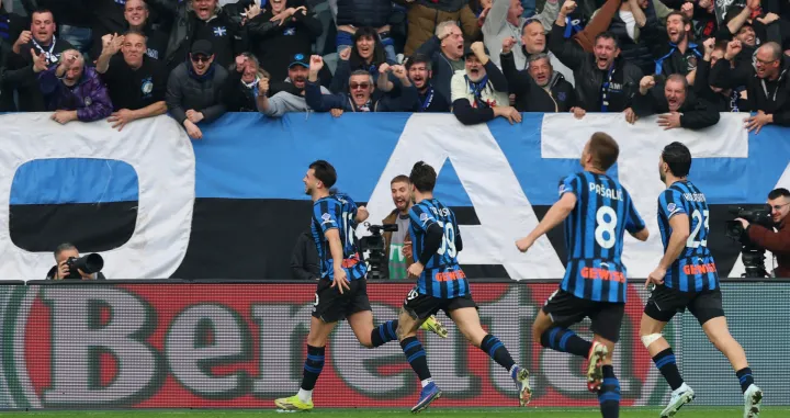 Soccer Football - Serie A - Atalanta v Napoli - New Balance Arena, Bergamo, Italy - February 22, 2026 Atalanta's Lazar Samardzic celebrates scoring their second goal REUTERS/Ciro De Luca/Foto: Ciro De Luca