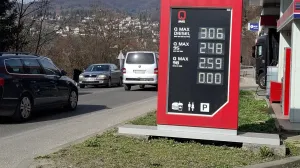 Cijene goriva divljajuLitar Dizela premašio tri marke/Davud Muminović