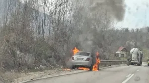 Zapailo se vozilo/Društvene mreže//