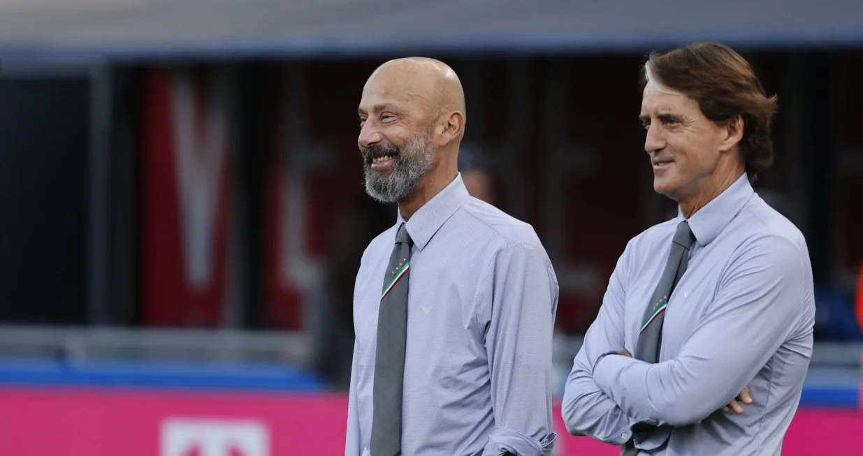 epa10391946 (FILE) - Italy's head coach Roberto Mancini (R) and Gianluca Vialli, head of the Italian national team delegation, prior to the UEFA Nations League match against Germany at Renato Dall'Ara stadium in Bologna, Italy, 04 June 2022 (re-issued 06 January 2023). Gianluca Vialli died at the age of 58 after battling pancreatic cancer his family confirmed 06 January 2023. EPA/SERENA CAMPANINI/Foto: Serena Campanini