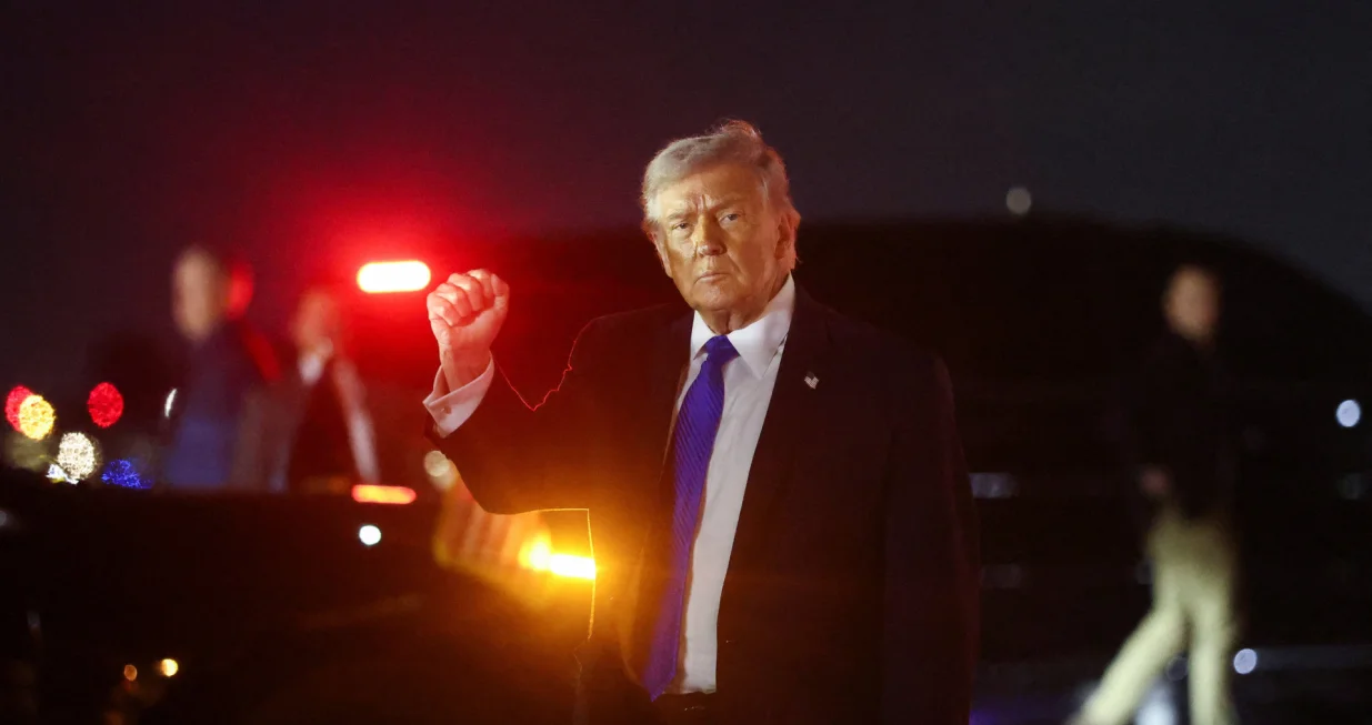 U.S. President Donald Trump gestures after disembarking Air Force One at Palm Beach International Airport in West Palm Beach, Florida, U.S., March 13, 2026. REUTERS/Kevin Lamarque/Kevin Lamarque