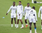 epa10295751 Real Madrid's Aurelien Tchouameni (2-L), Ferland Mendy (4-L), Luka Modric (L) and Eder Gabriel Militao (3-L) participate in team's training session at Valdebebas sports city in Madrid, Spain, 09 November 2022. EPA/RODRIGO JIMENEZ/Foto: Rodrigo Jimenez