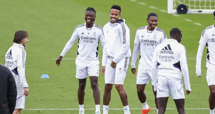 epa10295751 Real Madrid's Aurelien Tchouameni (2-L), Ferland Mendy (4-L), Luka Modric (L) and Eder Gabriel Militao (3-L) participate in team's training session at Valdebebas sports city in Madrid, Spain, 09 November 2022. EPA/RODRIGO JIMENEZ/Foto: Rodrigo Jimenez
