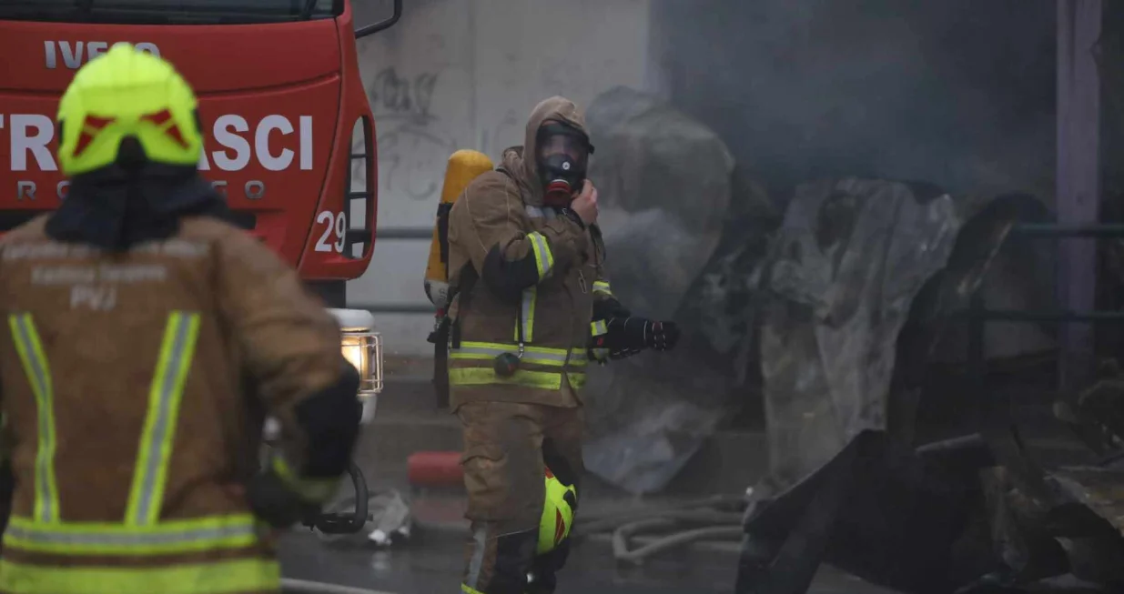 Požar na pijaci Kvadrant, Otoka Sarajevo, vatrogasci/Senad Gubelić/