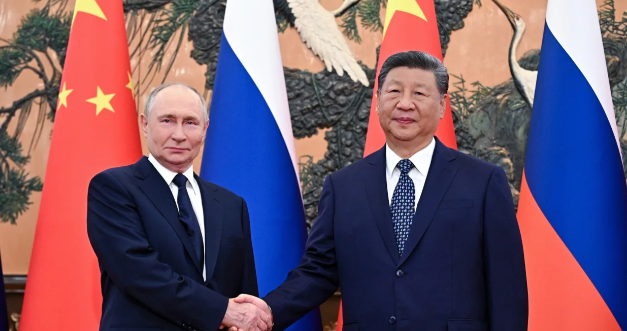 ANKARA (AA) - Kineski predsjednik Xi Jinping razgovarao je u utorak s ruskim predsjednikom Vladimirom Putinom u Pekingu, objavila je novinska agencija Xinhua.Razgovarali su o bilateralnim odnosima, kao i o regionalnim i globalnim pitanjima.OДЌekivalo se da Д&Dagger;e razgovarati o ratu u Ukrajini i proЕЎlomjeseДЌnom samitu izmeД'u Putina i ameriДЌkog predsjednika Donalda Trumpa u Anchorageu na Aljasci. (Kremlin Press Service - Anadolu Agency)/