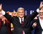 Soccer Football - FC Barcelona elections - Barcelona, Spain - March 16, 2026 Joan Laporta celebrates his victory after being re-elected as FC Barcelona president alongside his board members REUTERS/Albert Gea/Foto: Albert Gea