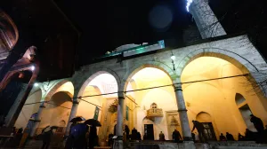 Begova džamija uoci 27. noci/Damir Deljo