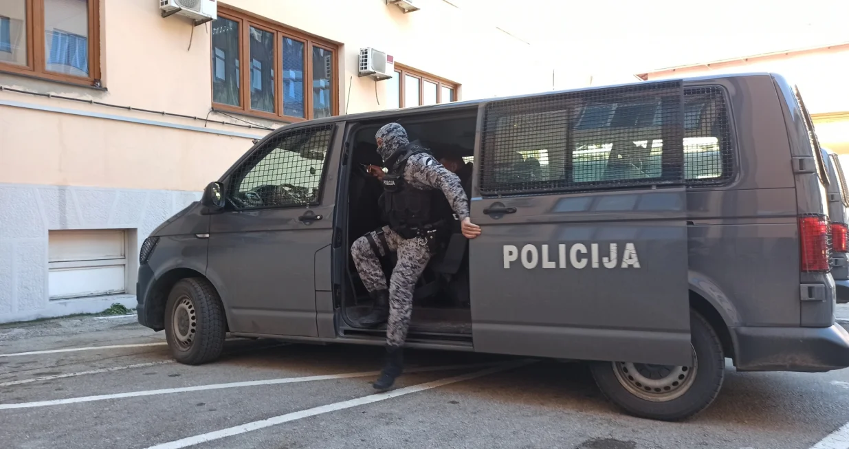 Policijski službenici MUP-a TK priveli dvanaest osoba, POLICIJA, MUP TK, HAP&Scaron;ENJE/Miren Aljić