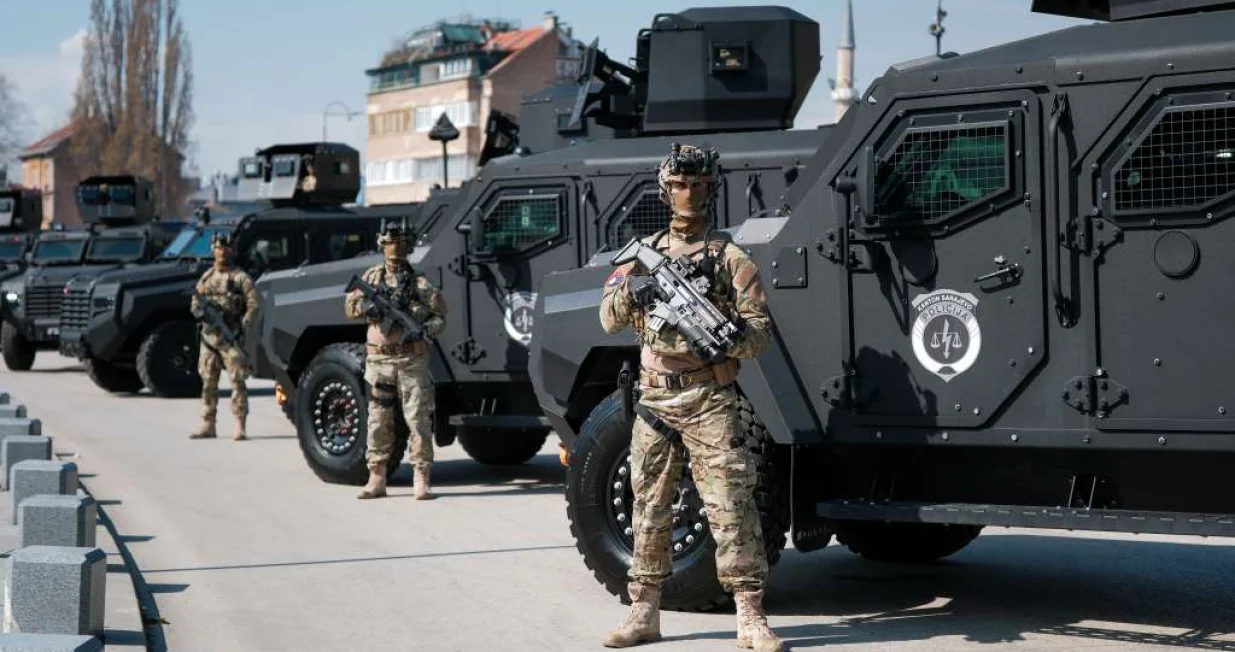 Nastavljen projekt jačanja policijskih kapaciteta KS nabavkom tri specijalna vozila/