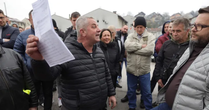 Protesti ispred tvornice namje&scaron;taja standard/Senad Gubelić