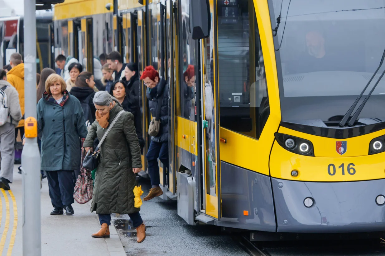 Javni prevoz tramvaj ilustracije/Damir Deljo