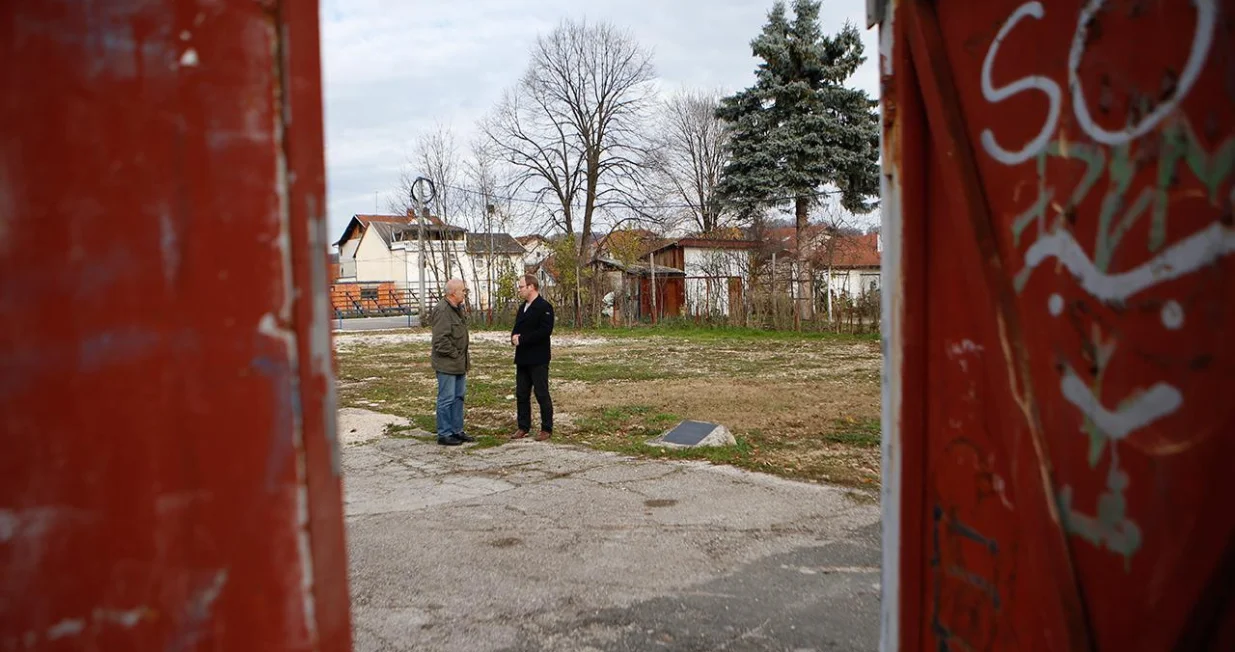 Na lokaciji danas samo ploča/