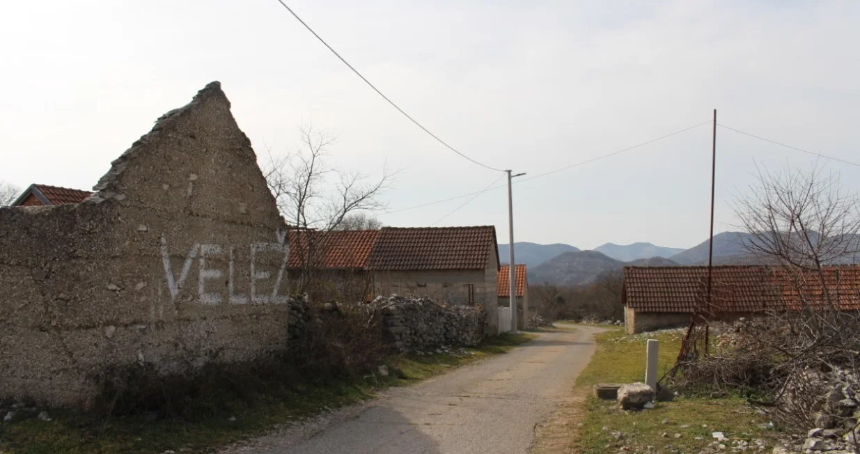 Stare kamene kuće, nikad obnovljene u Rabranima/Samra Tufek
