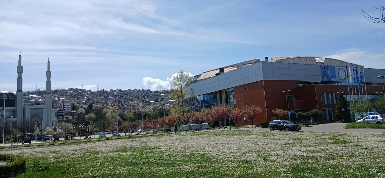 Zelenilo uz bazen na Otoci/