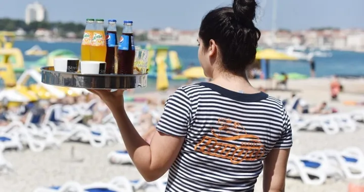 Promet mi je barem 30 posto manji nego pro&scaron;loga ljeta u ovo doba - požalio se &scaron;ibenski ugostitelj/