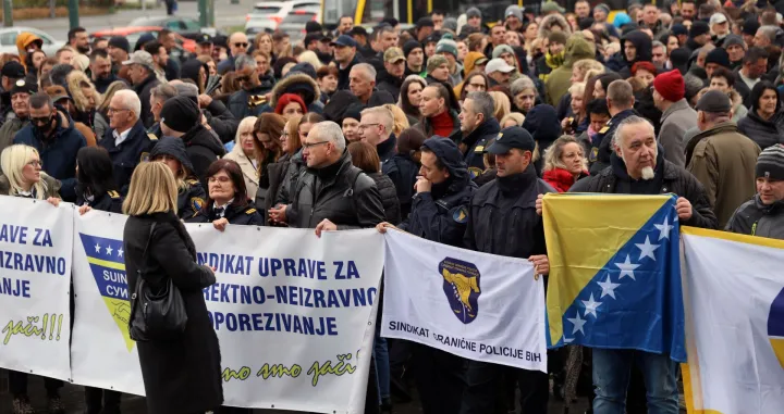 Protest državni službenici sindikati/Fena