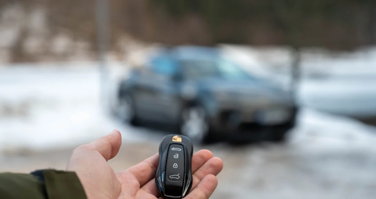 Prva generacija Macana, koja je predstavljena 2014. godine, stekla je popularnost zahvaljujući uzornoj dinamici vožnje temeljenoj na snažnim benzinskim i dizelskim motorima. Njen savremeni nasljednik mijenja pogonski koncept i postaje 100% električni automobil, ali i podiže stepen dinamike u vožnji na jo&scaron; vi&scaron;i nivo&hellip; 