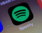 epa08573688 The logo of music streaming company Spotify is pictured on a smartphone in Taipei, Taiwan, 30 July 2020. The Stockholm-based company released its second quarter revenue results on 29 July 2020. EPA/RITCHIE B. TONGO/Ritchie B. Tongo