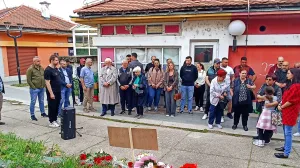 Članovi porodica ubijenih položili su cvijeće na mjesto likvidacija/